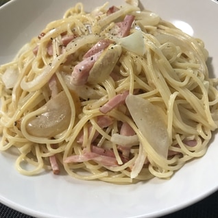 ベーコンと玉ねぎのクリームパスタ